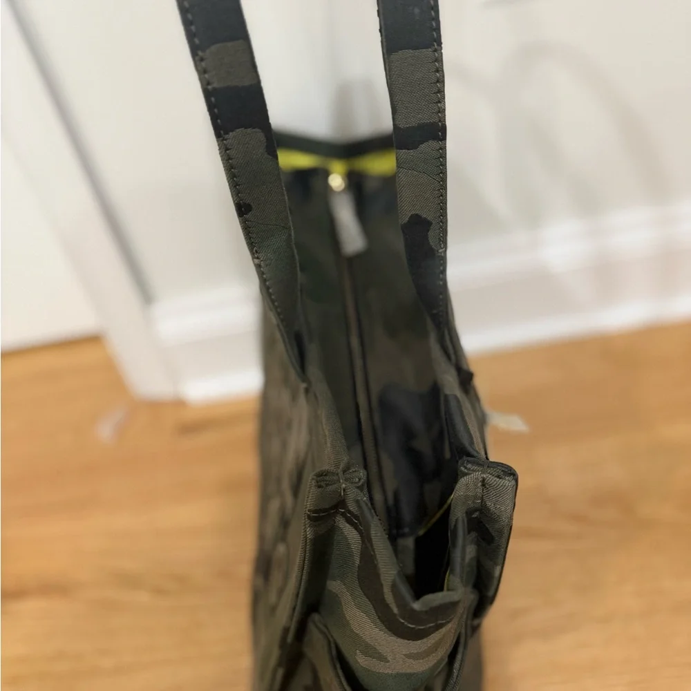 NWT Marc Jacobs large camo tote bag - Picture 9 of 10
